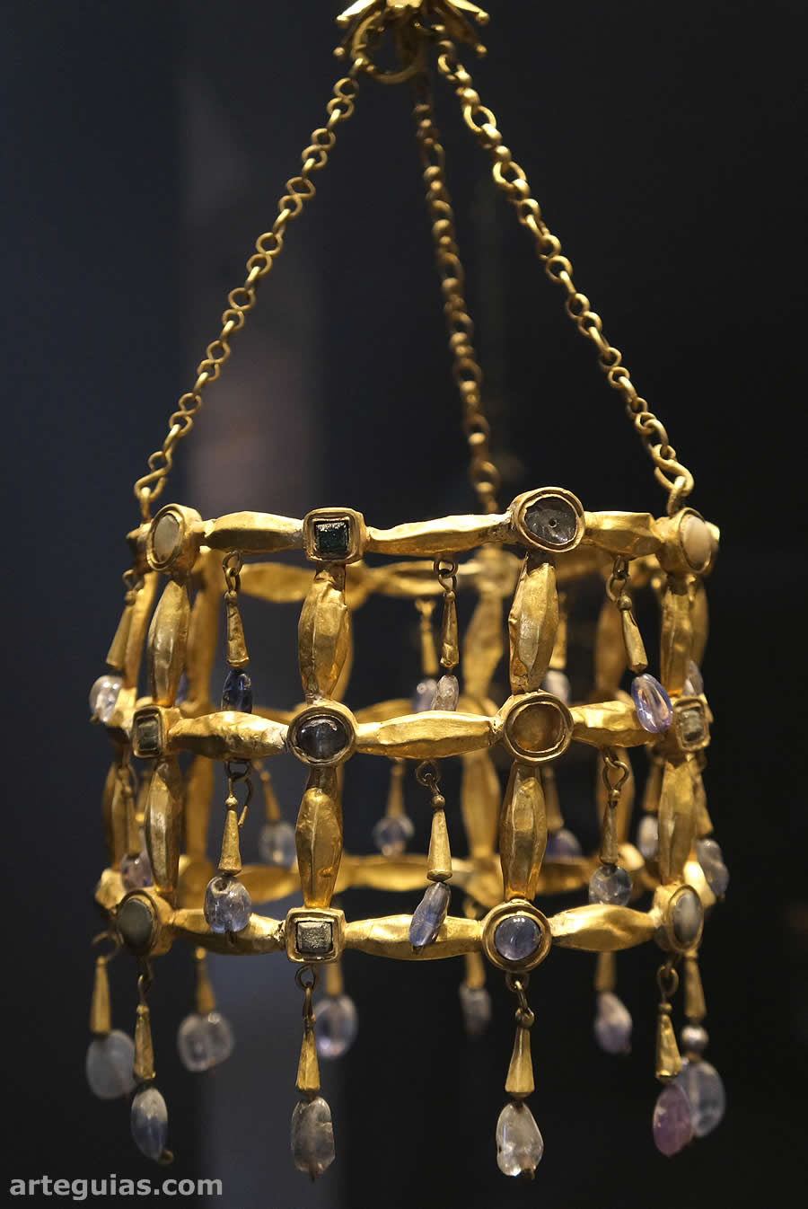 Una de las obras maestras del Museo: el Tesoro de Guarrazar