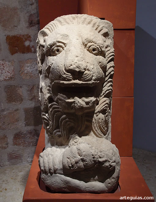 Museo Arqueológico de Linares: león íbero, desde un punto de vista frontal