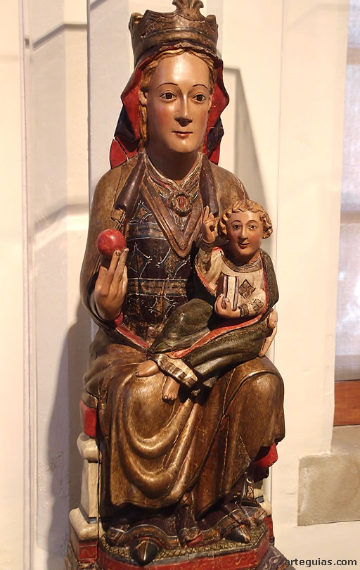 Museo Catedralicio de Santo Domingo de la Calzada: Virgen con el Niño. Talla gótica del siglo XIII