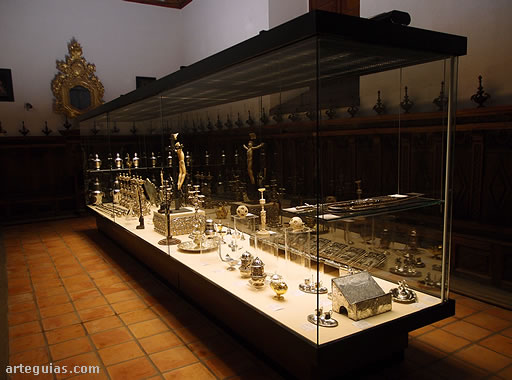 Sala dedicada a la orfebrería