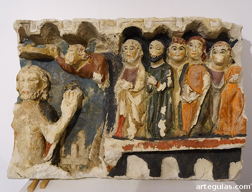 Relieve gótico: Cristo en Majestad con parte de un Apostolado