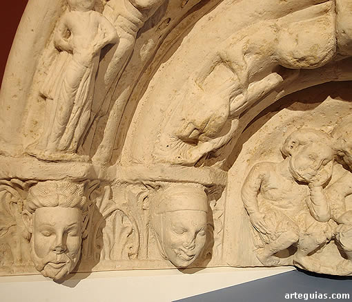 Detalle de la reproducción de la trompa románica del interior de la catedral de Sigüenza