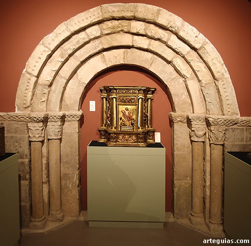 Museo Diocesano de Arte Antiguo de Sigüenza, Guadalajara: puerta de la iglesia de Jócar