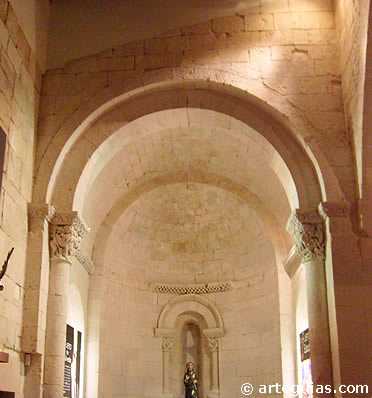 &Aacute;bside norte de la iglesia
