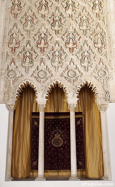 Muro mudéjar de la sala de oración
