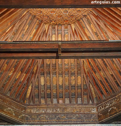 Artesonado de la sala de oración de la sinagoga del Tránsito