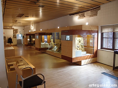 Sala del museo correspondiente con la galería de mujeres