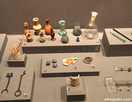 Peueñas piezas de uso cotidiano de la ciudad romana de Zaragoza