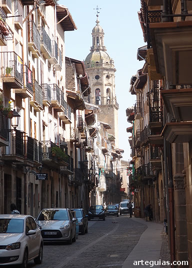 Calle Mayor, por donde caminan los peregrinos