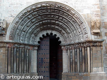 Iglesia de Santiago. Puerta meridional