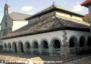 Roncesvalles: Capilla del Esp&iacute;ritu Santo, conocida como "el Silo de Carlomagno"