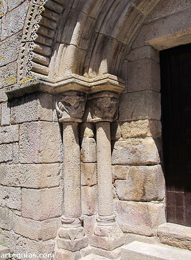 Puerta oeste de la iglesia románica de Allariz