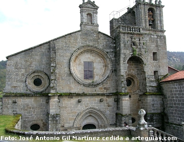 Fachada de la iglesia del Monasterio de Santa Mar&iacute;a de San Clodio
