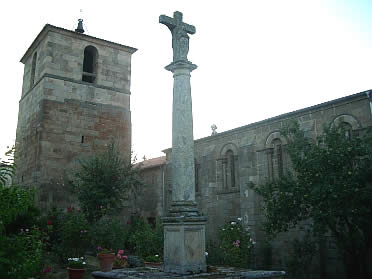 Muro meridional de la iglesia rom&aacute;nica