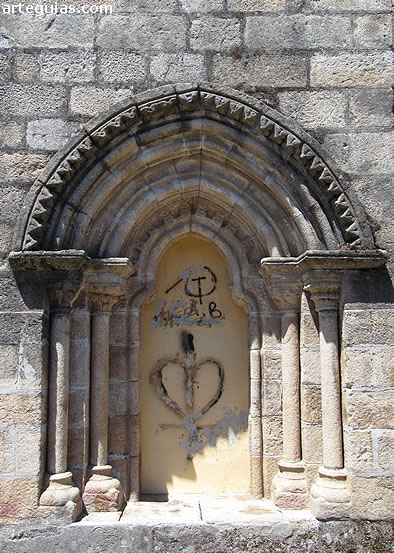 Puerta. Iglesia de San Pedro de Allariz