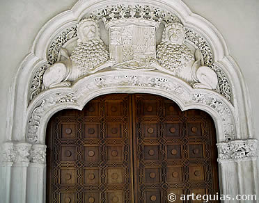 Entrada al Sal&oacute;n del Trono de los Reyes Cat&oacute;licos de la Aljafer&iacute;a