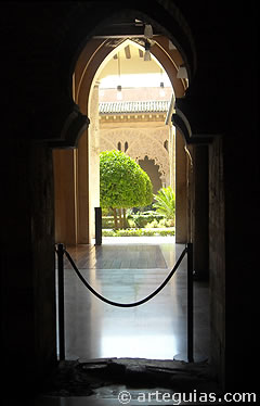 Patio de Santa Isabel, coraz&oacute;n del palacio