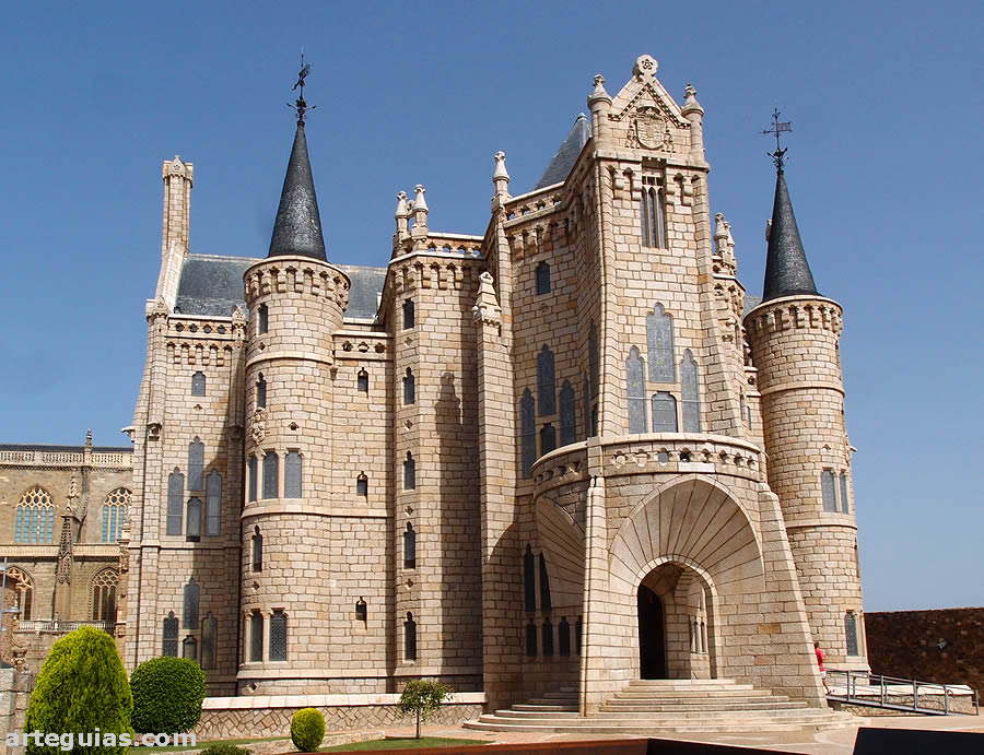 El Palacio Episcopal de Astorga se asemeja exteriormente a una fortificaci&oacute;n medieval