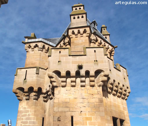 La torre Ochavada o de las Tres Coronas