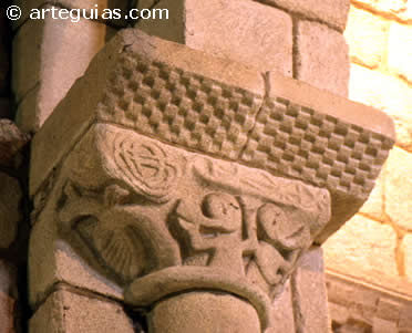 Capitel en la iglesia de San Bartolomeu de Rebordans, Concello de Tui (Pontevedra)