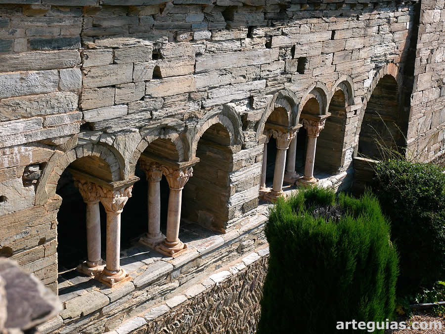 Priorato de Serrabona: galería porticada románica espectacular