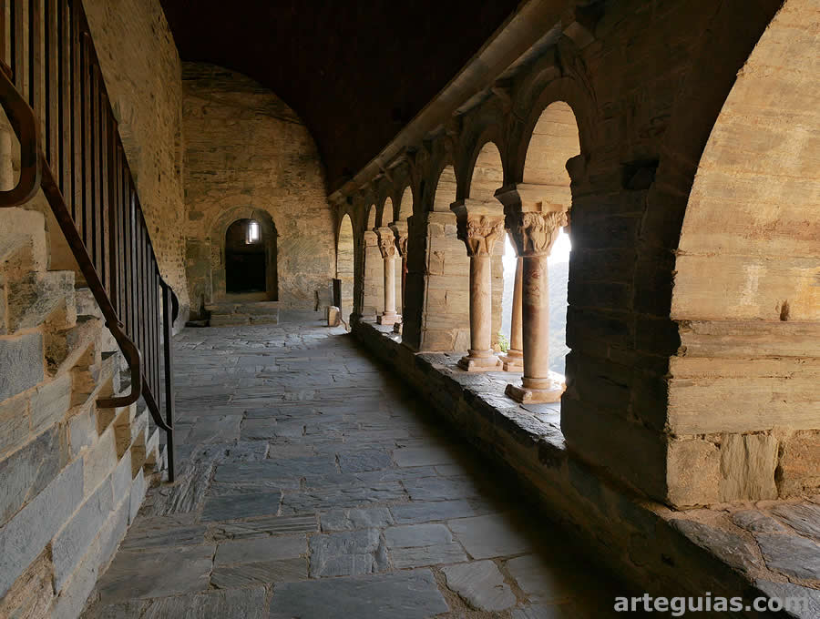 Galería porticada románica en Serrabona
