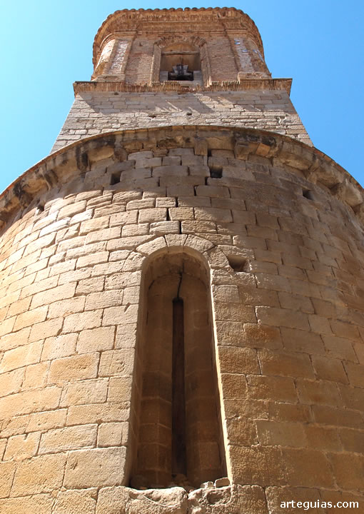 Iglesia de San Martín de Capella: ábside y torre