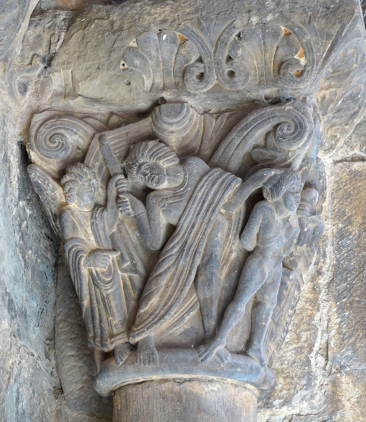 Capitel románico del Sacrificio de Isaac en la catedral de Jaca