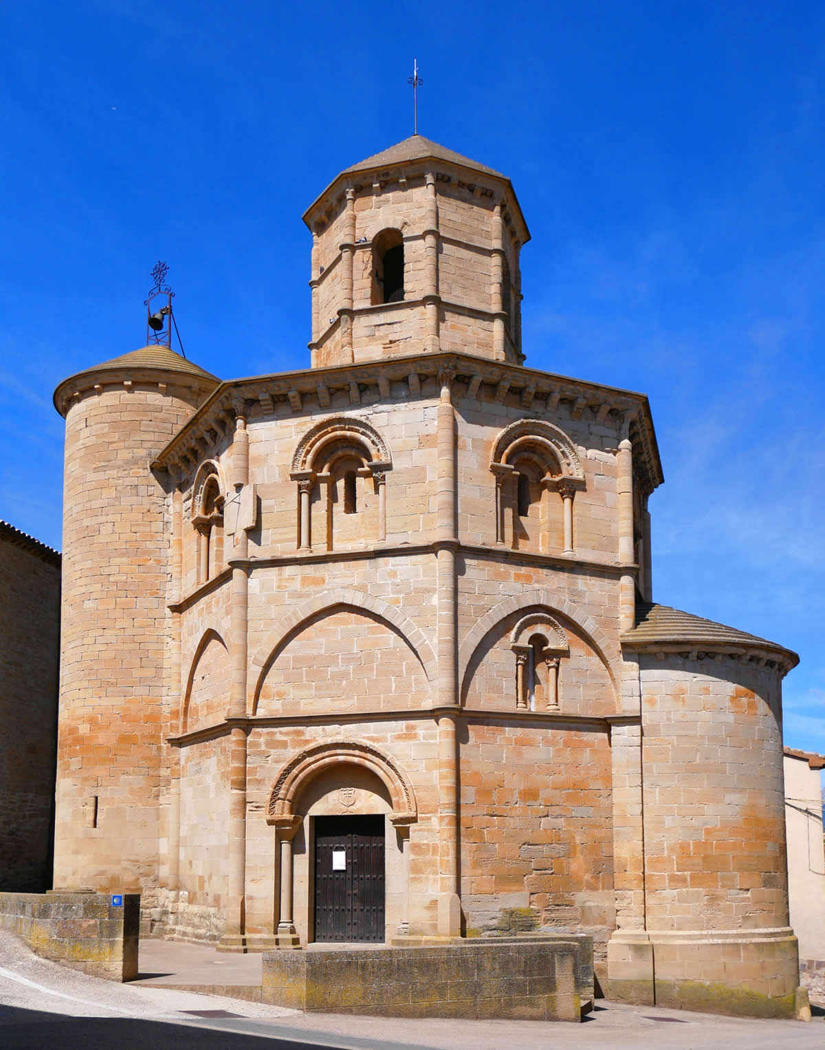 Iglesia románica de Eunate en el Camino Francés a Santiago de Compostela