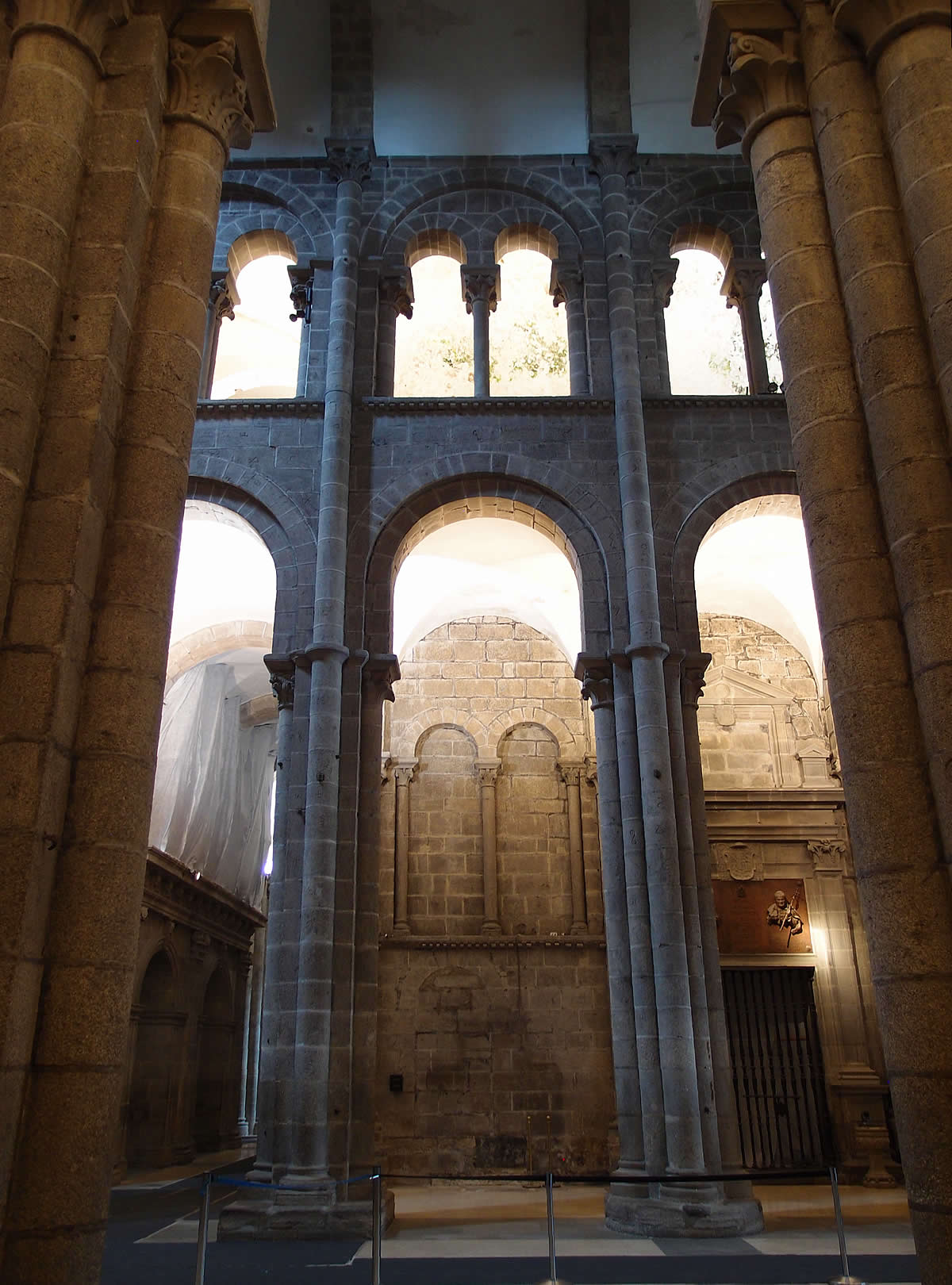 Alzado interior de la catedral de Santiago de Compostela con su emblemática tribuna