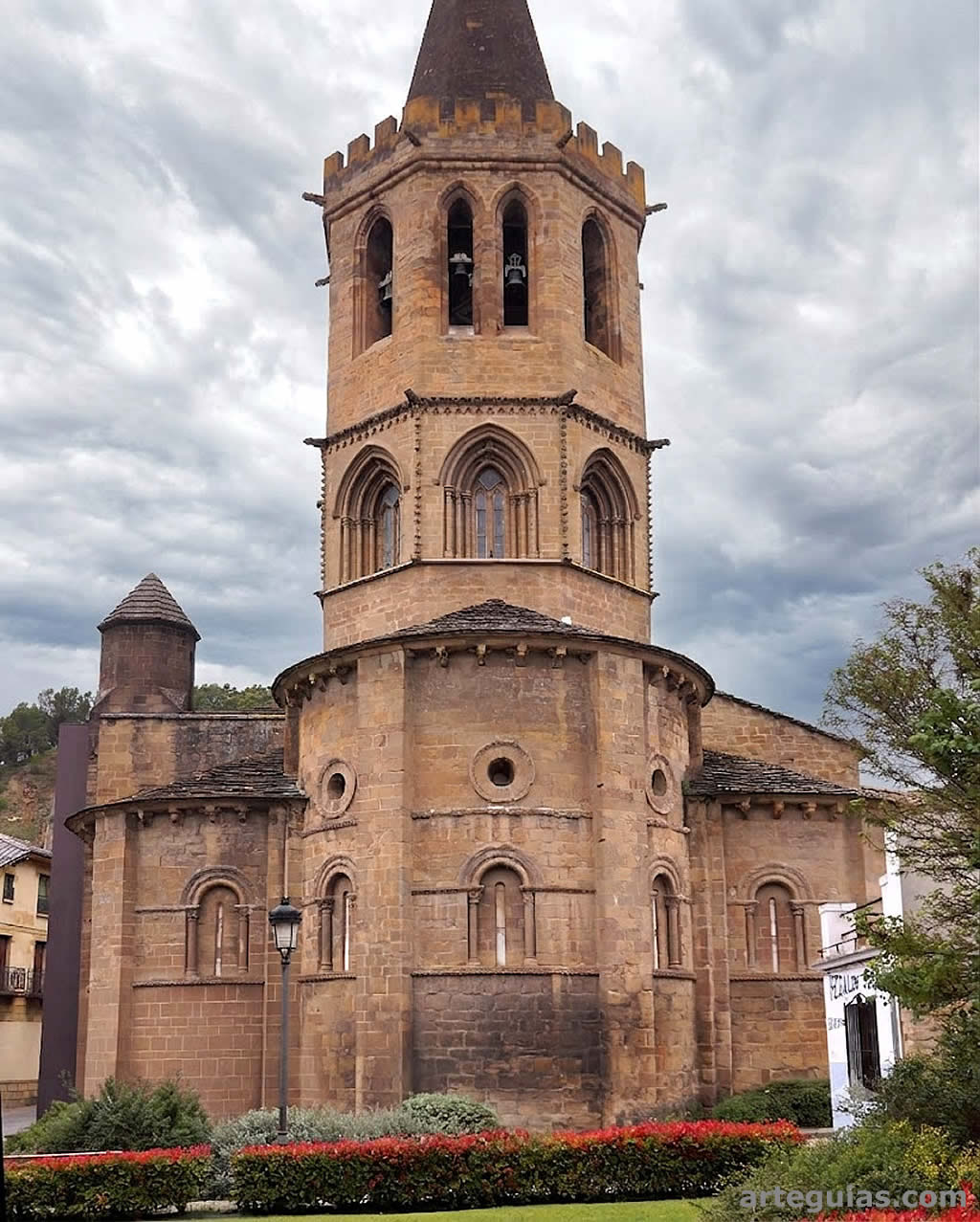 Santa María la Real de Sangüesa vista desde el este
