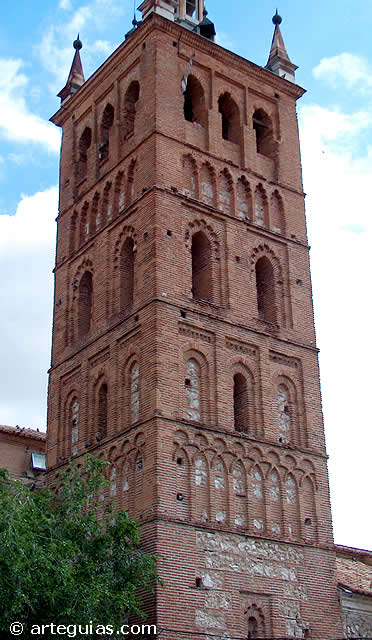 Espectacular torre mud&eacute;jar de la iglesia de Illescas