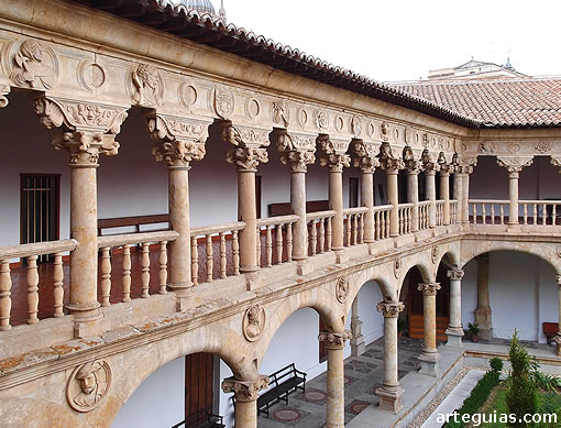 Cluastro del Convento de las Dueñas