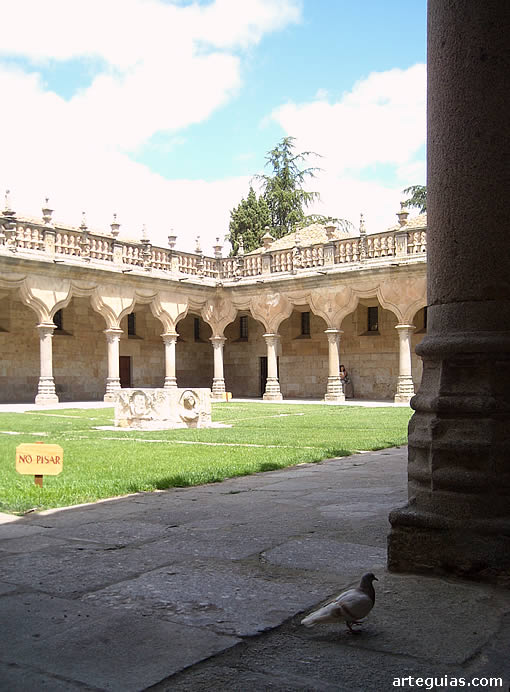 Patio de las Escuelas Menores