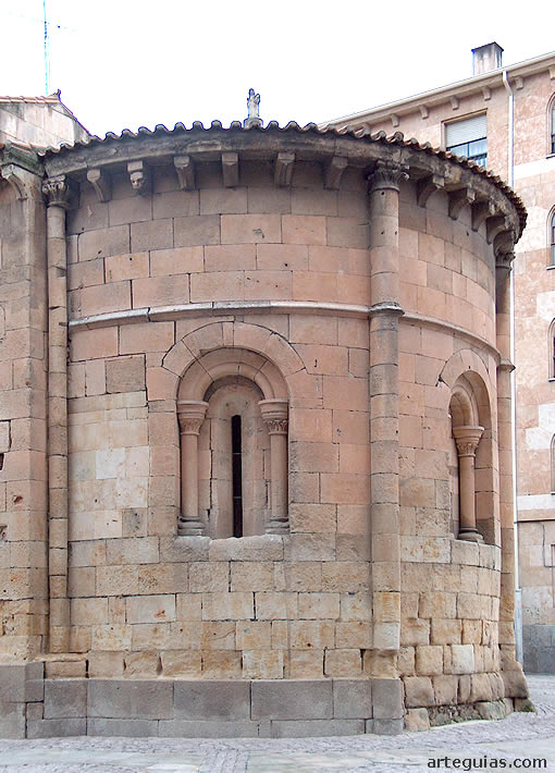 Iglesia de San Juan Bautista de Barbalos: ábside románico