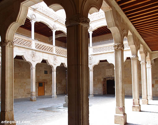 Patio de la Casa de las Conchas de Salamanca