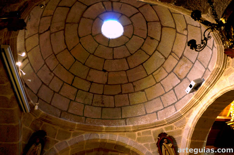 Cúpula del siglo XVII bajo la que se encuentra la imagen