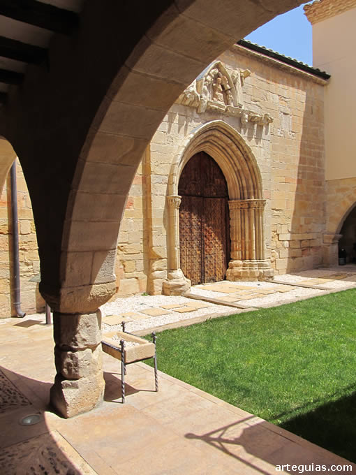 Acogedor aspecto del claustro