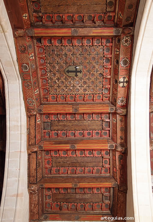 Techumbre mud&eacute;jar policromada. Virgen de la Fuente de Pe&ntilde;arroya de Tastavins