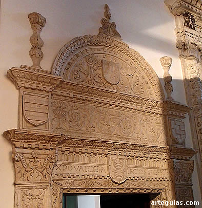 Puerta plateresca de la sacrist&iacute;a