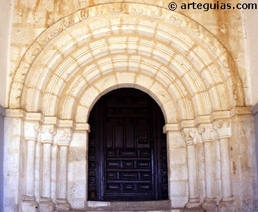 Puerta de la iglesia de Valdenebro a tan solo 10 Km. de  El Burgo de Osma