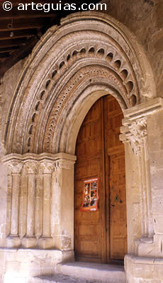 Portada de la Iglesia de la Asunci&oacute;n de Nuestra Se&ntilde;ora de Castillejo de Robledo, Soria