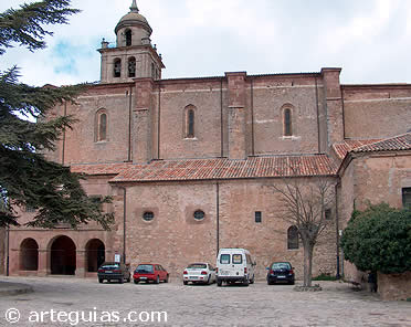 Inmensa mole de la Colegiata de Medinaceli