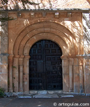 Puerta de la iglesia de  Rejas de Ucero