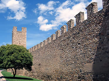 Tramo de las murallas medievales de Montblanc, en Tarragona