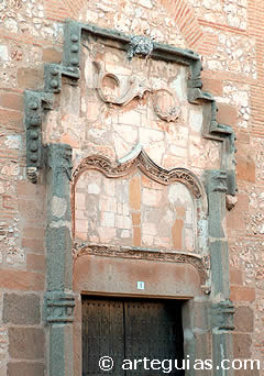 Puerta tardog&oacute;tica del Palacio de los C&aacute;rdenas, Oca&ntilde;a. Toledo