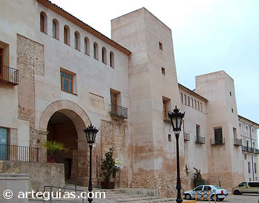 En la Plaza de la Villa de Albaida est&aacute; el Palacio de los Mil&agrave; y Arag&oacute;