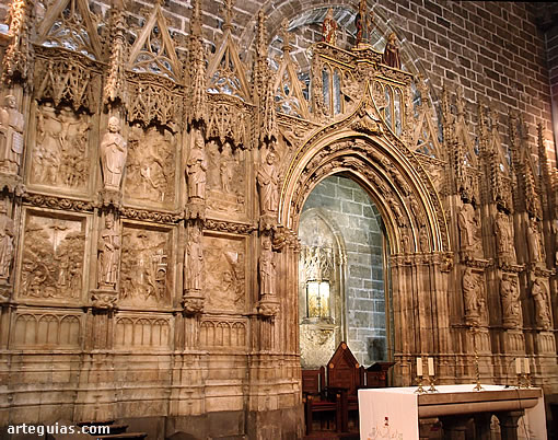 La Sala Capitular o Capilla del Santo Cáliz es una maravilla del gótico flamígero