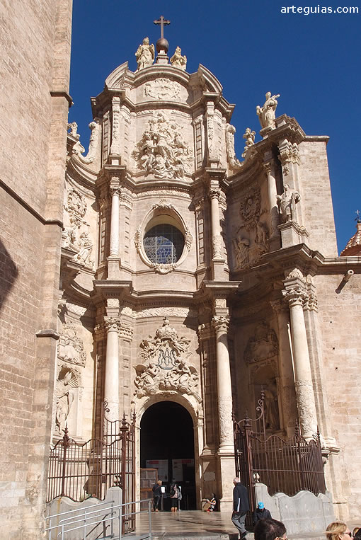 Catedral de Valencia: Puerta principal conocida como Puerta de los Hierros