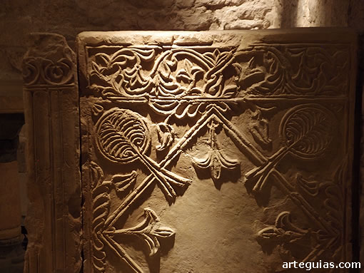 Detalle de uno de los canceles hispanovisigodos